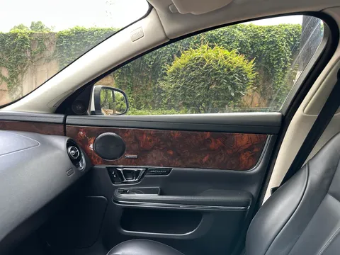 Jaguar XJ