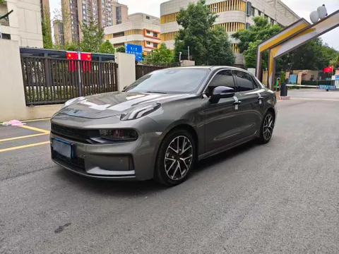 Lynk & Co 03