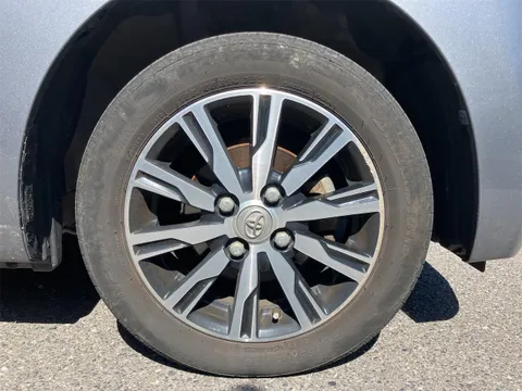 Toyota Pixis Mega