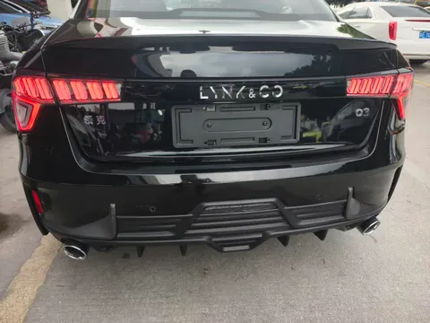 Lynk & Co 03