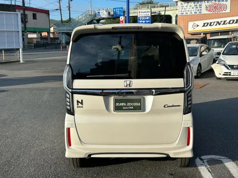 Honda N-BOX Custom