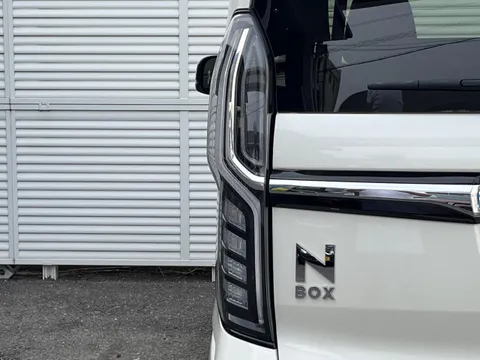 Honda N-BOX Custom