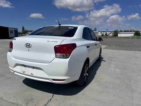 Hyundai Reina