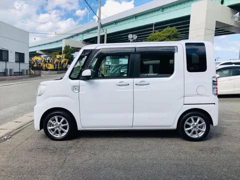 Toyota Pixis Mega