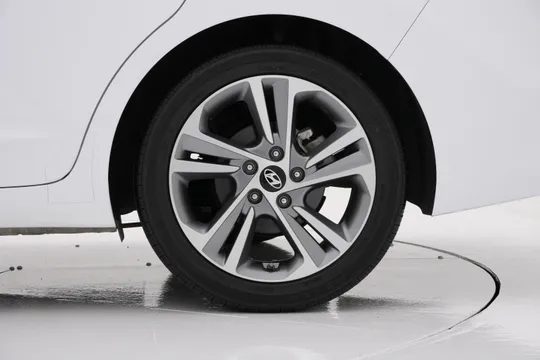 Hyundai Elantra (Avante)