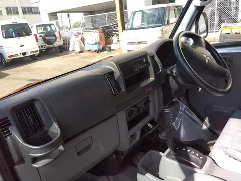 Mitsubishi Minicab Van