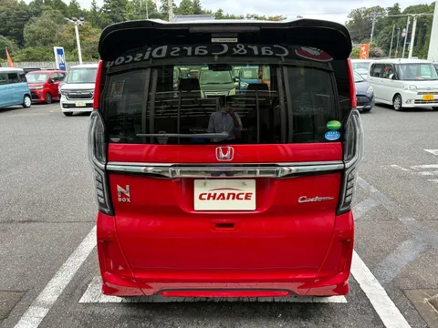 Honda N-BOX Custom