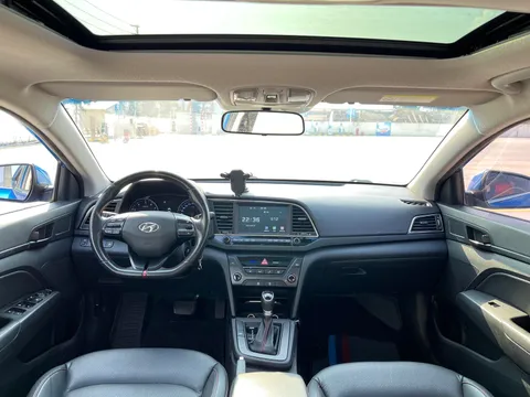 Hyundai Elantra (Avante)