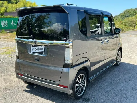 Honda N-BOX Custom