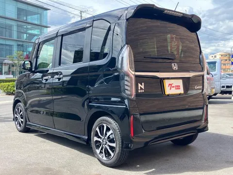Honda N-BOX Custom