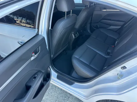 Hyundai Elantra (Avante)