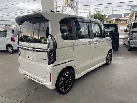 Honda N-BOX Custom