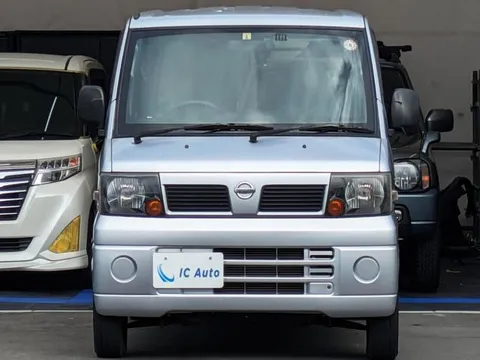 Nissan Clipper Van