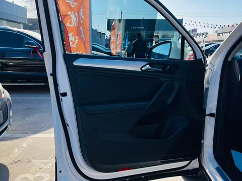 Volkswagen Tiguan L