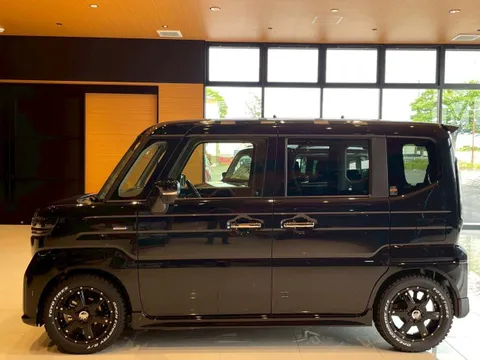 Suzuki Spacia Custom