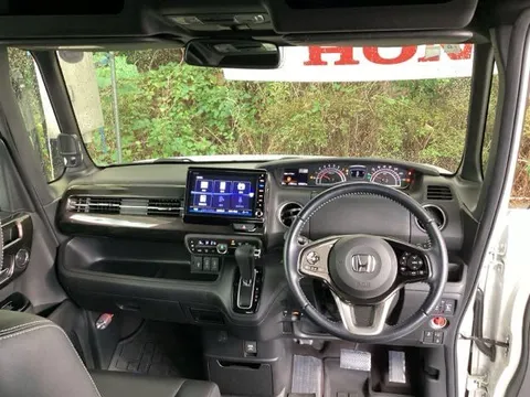 Honda N-BOX Custom