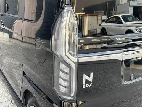 Honda N-BOX Custom