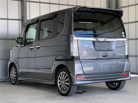 Honda N-BOX Custom