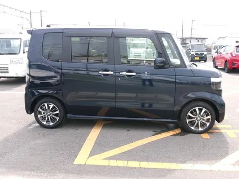 Honda N-BOX Custom