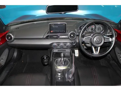 Mazda MX-5 (Roadster)
