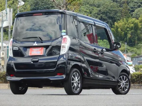 Mitsubishi eK Space
