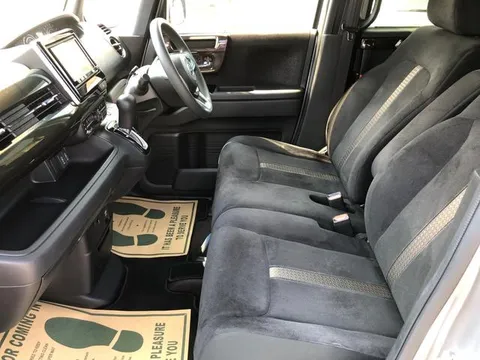 Honda N-BOX Custom