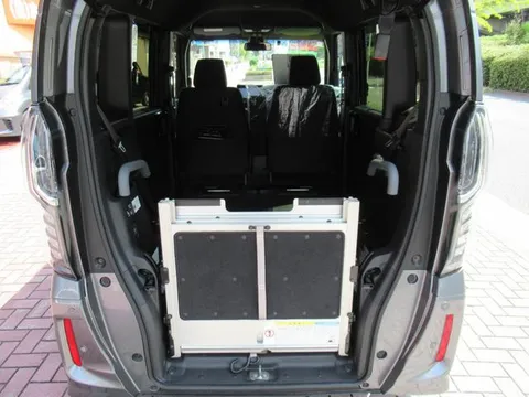Honda N-BOX Custom