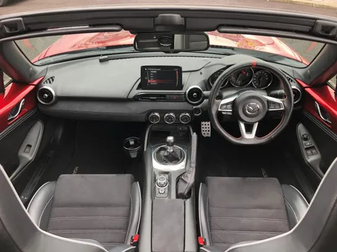 Mazda MX-5 (Roadster)