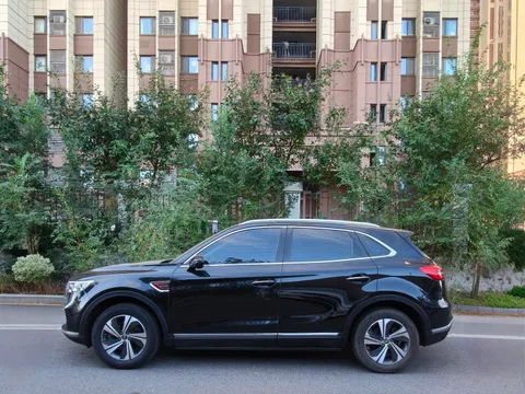 Hongqi HS5