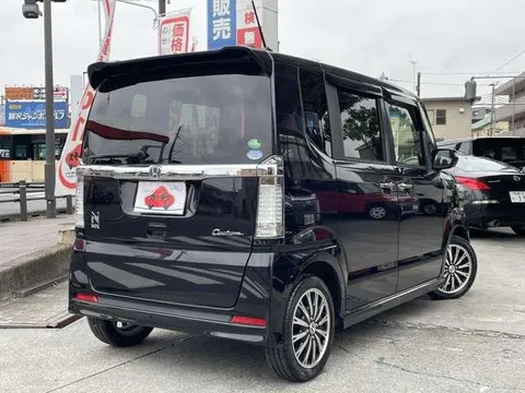 Honda N-BOX Custom