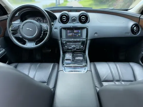 Jaguar XJ