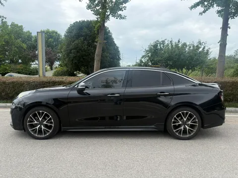 Lynk & Co 03