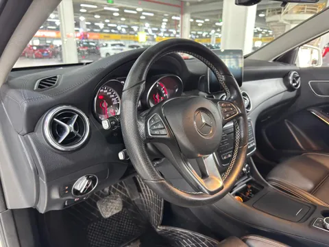 Mercedes-Benz Mercedes-Benz GLA