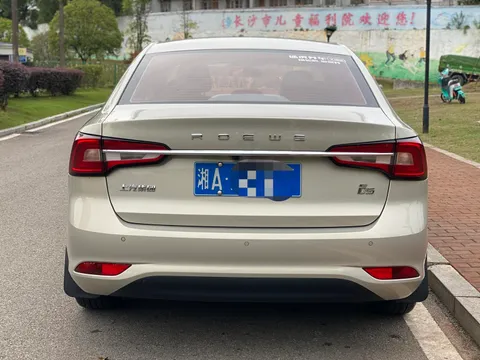 Roewe i5