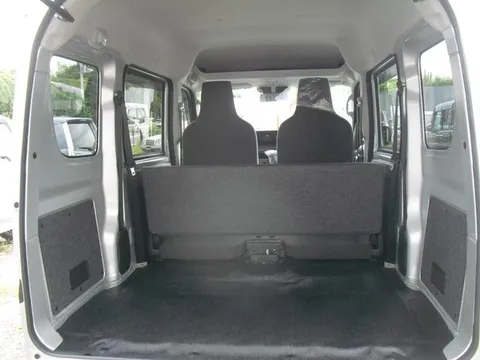 Nissan Clipper Van