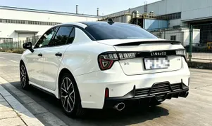 Lynk & Co 03