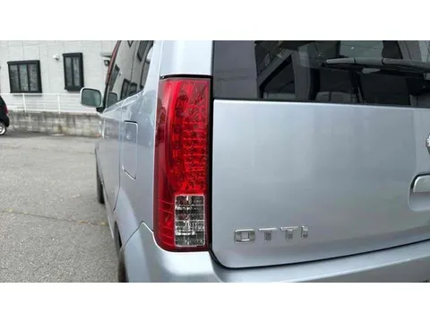 Nissan Otti