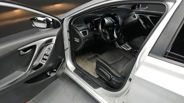 Hyundai Elantra (Avante)