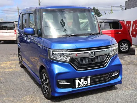 Honda N-BOX Custom