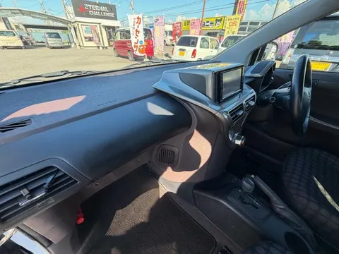 Toyota iQ
