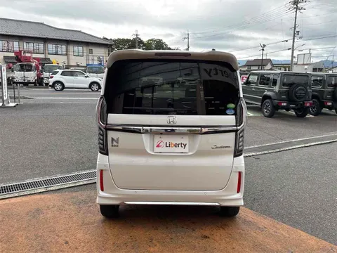 Honda N-BOX Custom