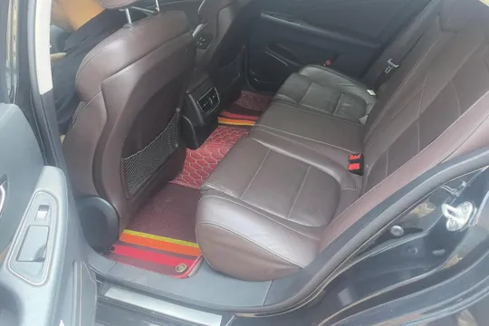 Hongqi H7