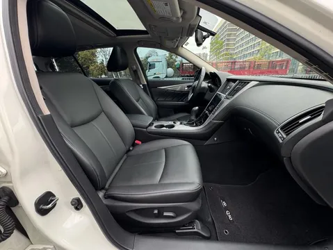 Infiniti Q50L
