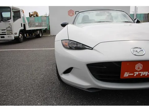 Mazda MX-5 (Roadster)