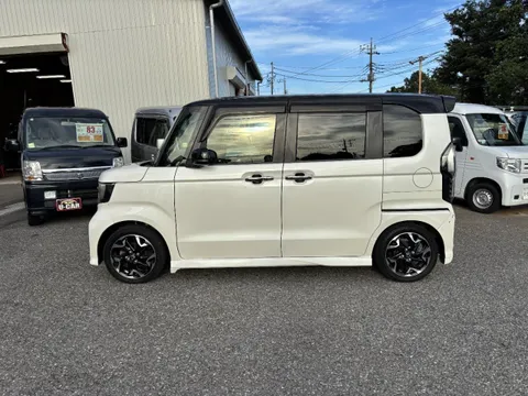 Honda N-BOX Custom