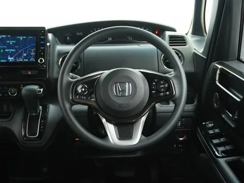 Honda N-BOX Custom
