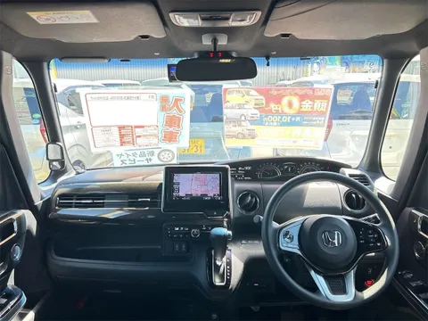 Honda N-BOX Custom