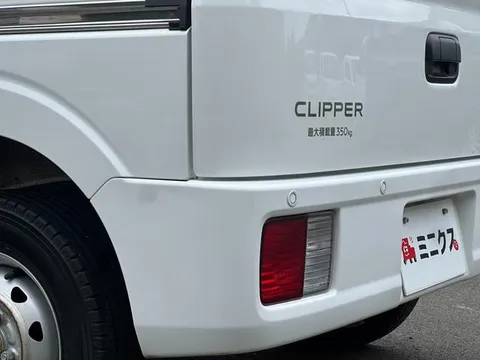 Nissan Clipper Van