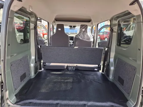 Nissan Clipper Van