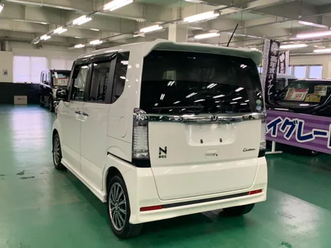Honda N-BOX Custom